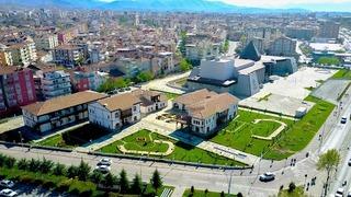 Malatya'da otomobil bariyerlere çarparak takla attı: 1 ölü, 2 yaralı