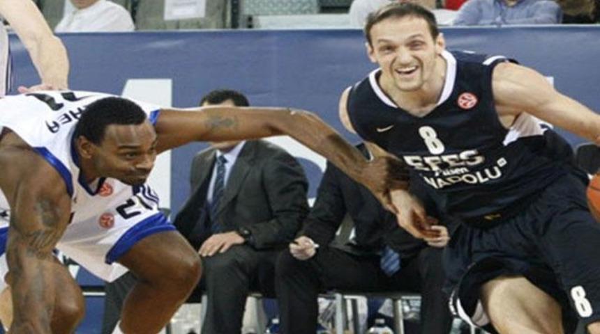 Efes uzatmada yıkıldı