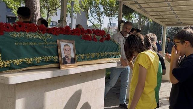 Karne gününde görevi başında fenalaşan öğretmen hayatını kaybetti