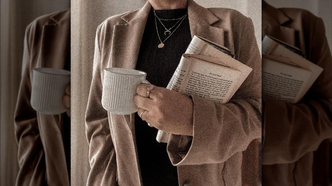 Çabasız şıklık ve gösteriş istiyorsan dark academia trendi tam sana göre! 2