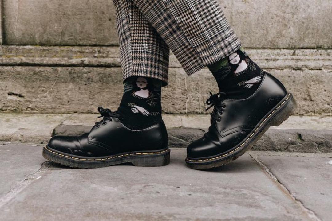 Çabasız şıklık ve gösteriş istiyorsan dark academia trendi tam sana göre! 4