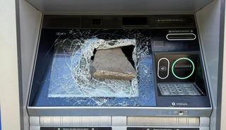 ATM'ye öfkesi dinmedi! Bir ayda üç kere parçaladı