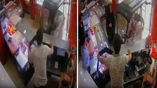 Elektrikli bisikletiyle kasap dükkanına daldı! O anlar kamerada