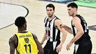 Beşiktaş'tan Fenerbahçe'ye 98 sayılık galibiyet!