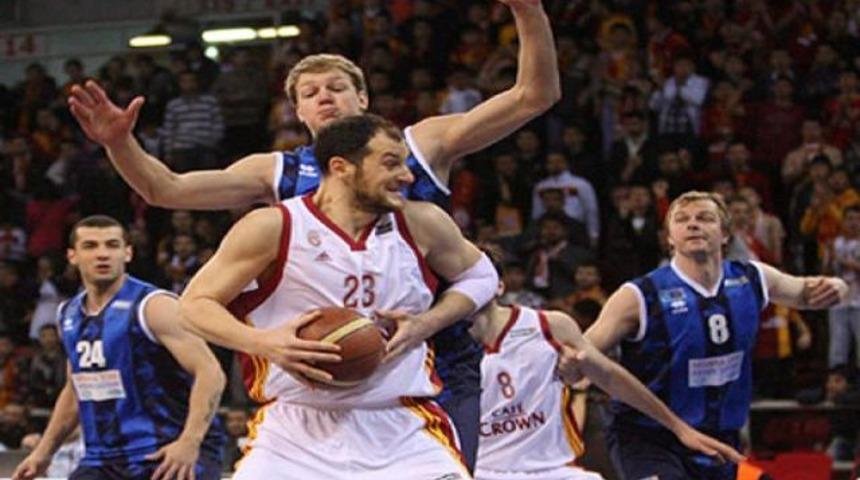 Aslan liderliğe y&uuml;kseldi!