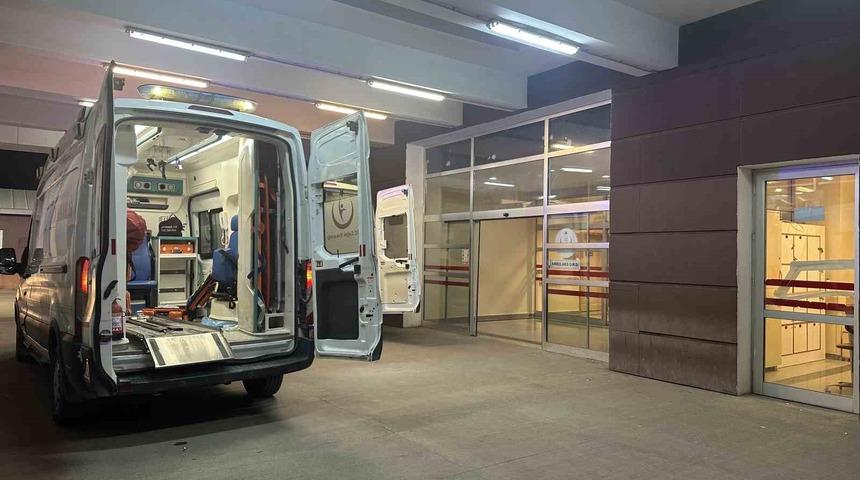 Çöp atma meselesi iki esnaf arasında döner bıçaklı kavgaya dönüştü: 1 yaralı