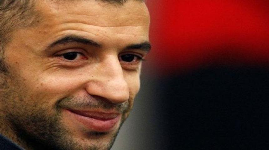 Simao Alves'e kefil oldu!