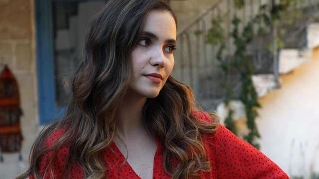 Üç Kız Kardeş'in yıldızı Almila Ada evlendi! Gelinliği çok beğenildi