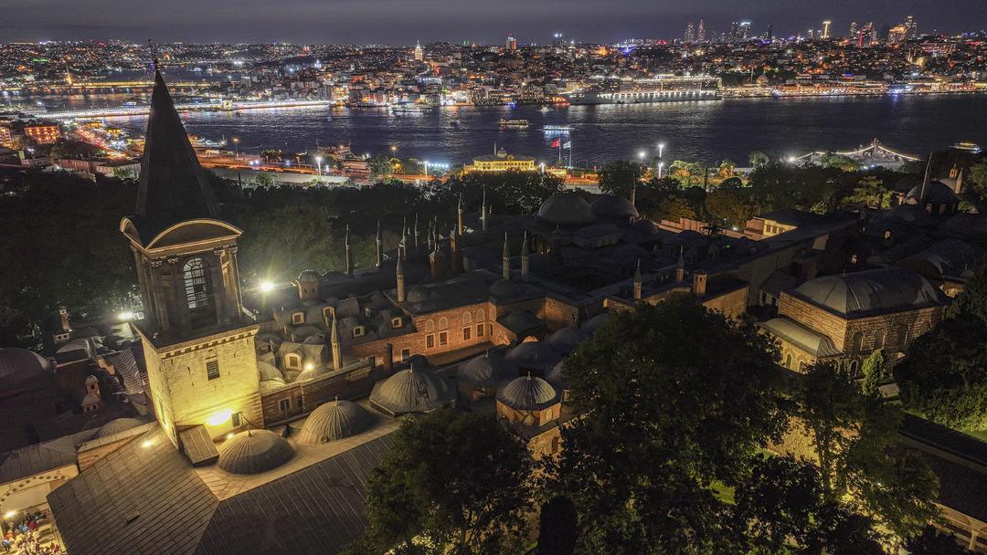 Topkapı Sarayında gece hayatı! Yaz tarifesi için geç saatlere kadar açık kalacak... 1