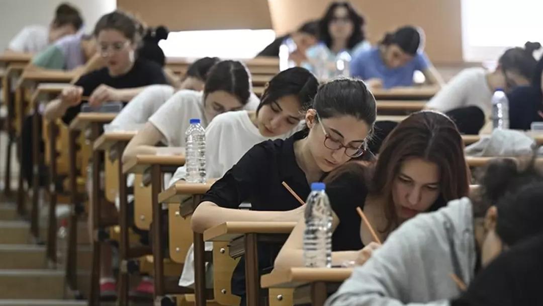 SON DAKİKA: YKS maratonunda ikinci gün! AYT oturumu sona erdi... Öğrenci ve velilerin gözü cevap anahtarlarına çevrildi 2