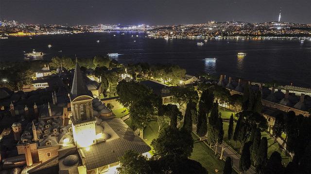 Topkapı Sarayında gece hayatı! Yaz tarifesi için geç saatlere kadar açık kalacak...