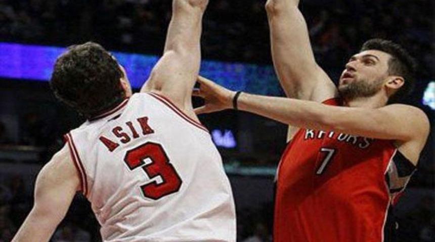 &Ouml;mer Aşık'tan kariyer rekoru!