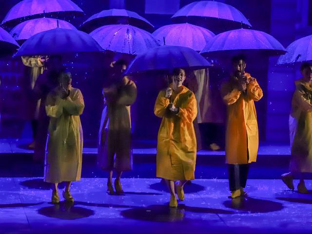 Samsun Kültür Yolu Festivali'nde Türkiye'de bir ilk: "Singin'in the Rain" sahnelendi, sahnede yağmur yağdırıldı