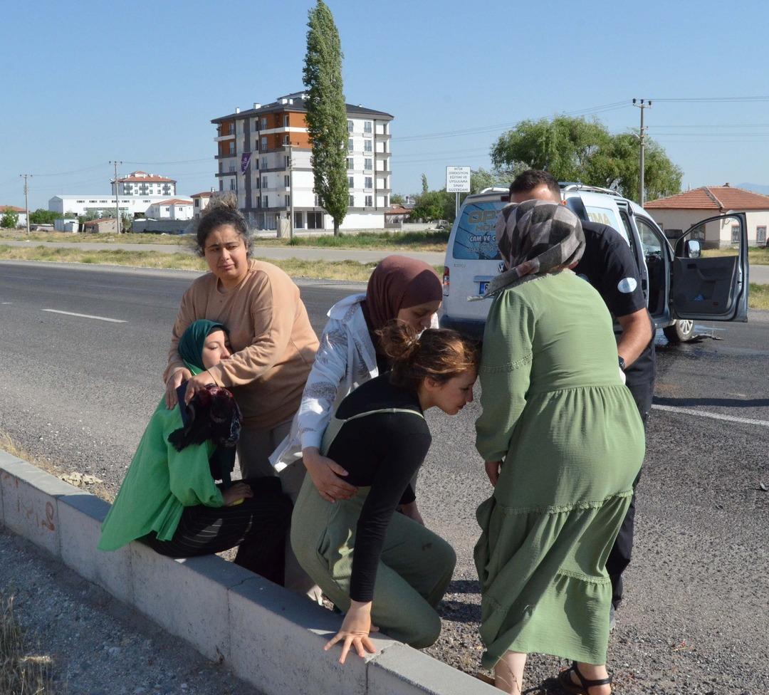 1200xauto Aksaray'da feci kaza! Araçta üniversite sınavına giden öğrenciler de vardı