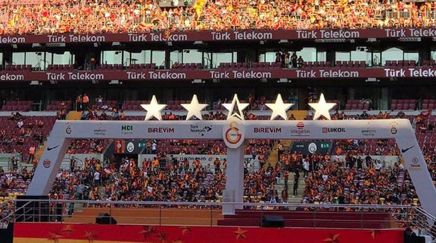 Galatasaray’dan bir ilk daha! 5 yıldızlı forma 406 yıllık heykele giydirilecek