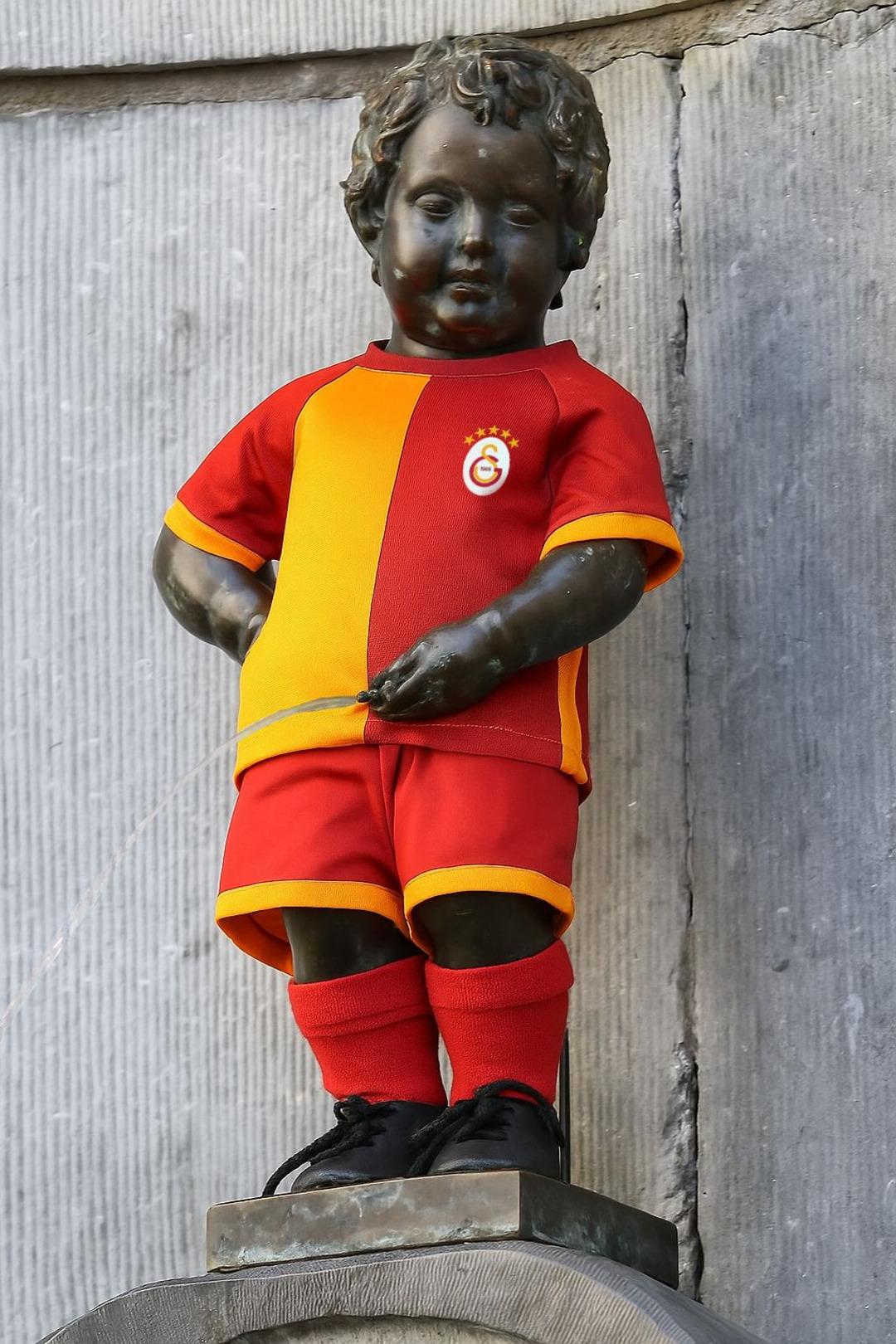 Galatasaray’dan bir ilk daha! 5 yıldızlı forma 406 yıllık heykele giydirilecek 1