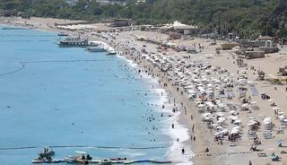 Hava sıcaklığı 37 dereceye ulaştı! Sahillerine akın ettiler