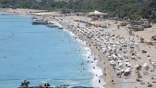 Hava sıcaklığı 37 dereceye ulaştı! Yerli ve yabancı turistler Muğla sahillerine akın etti