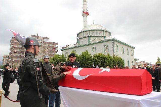 Kazada şehit olan asker son yolculuğuna uğurlandı