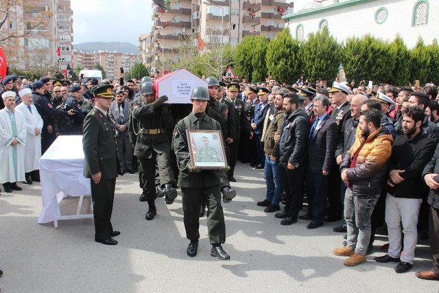 Kazada şehit olan asker son yolculuğuna uğurlandı