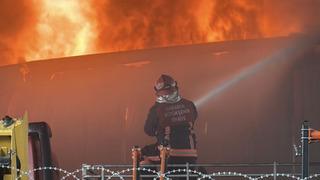 Traktör bayisinin deposunda yangın