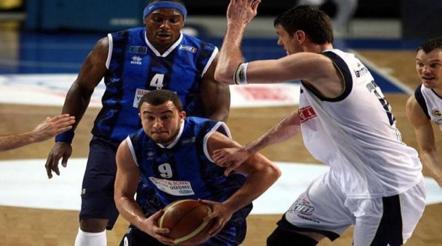 F.Bah&ccedil;e &Uuml;lker ilk yarının lideri!