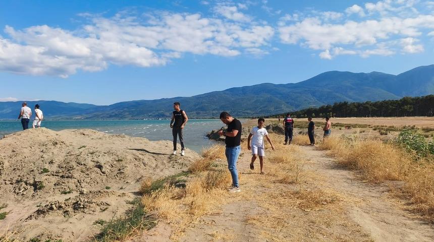 Yüzmek için İznik Gölü'ne giren iki kuzenden kahreden haber! Cansız bedenlerine ulaşıldı