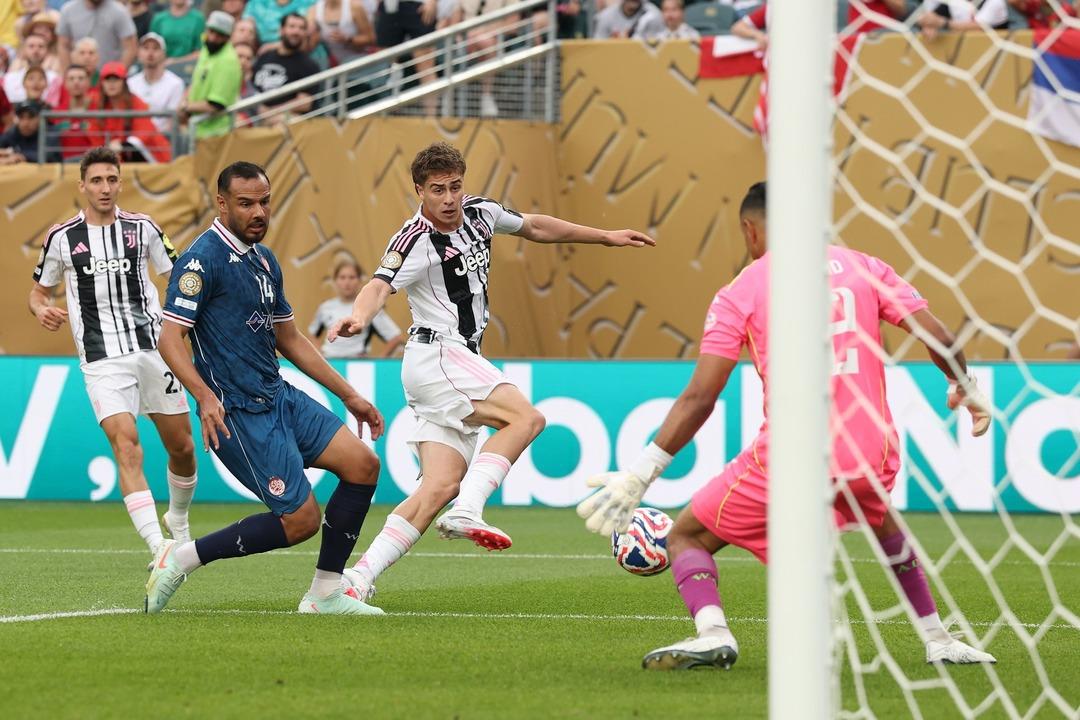 Kenan Yıldız, rakip kaleciye acımadı! 3 gol atarak Juventus a galibiyeti tek başına getirdi 1