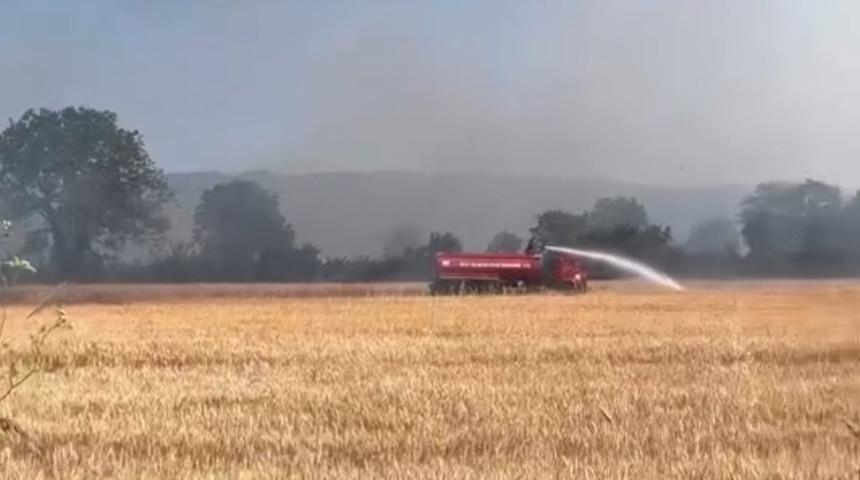 Anız yangını güçlükle söndürüldü