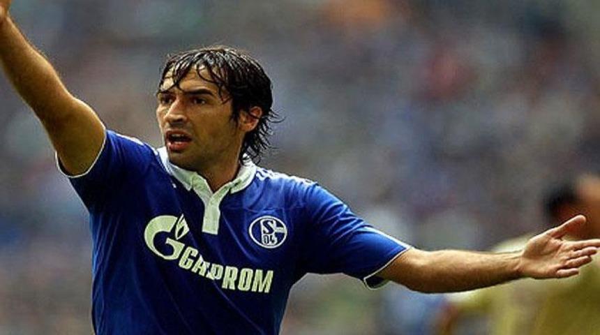 Kartal iki ismi g&ouml;z&uuml;ne kestirdi