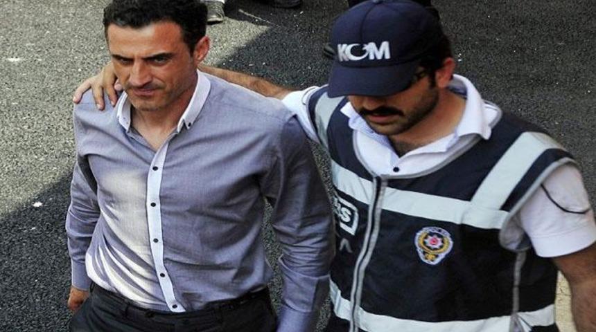 Kuran okuyor, 5 vakit namaz kılıyor!