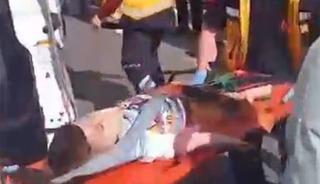 Arnavutköy'de feci kaza! Yolun karşısına geçmeye çalışan anne ve çocuğuna çarptı