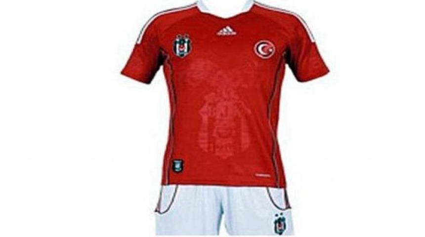 Kartal'ın kırmızı forması!