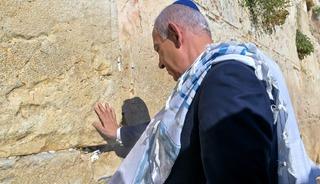 Netanyahu, Trump için Ağlama Duvarı'nda dua etti