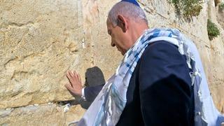 Netanyahu, Trump için Ağlama Duvarı'nda dua etti
