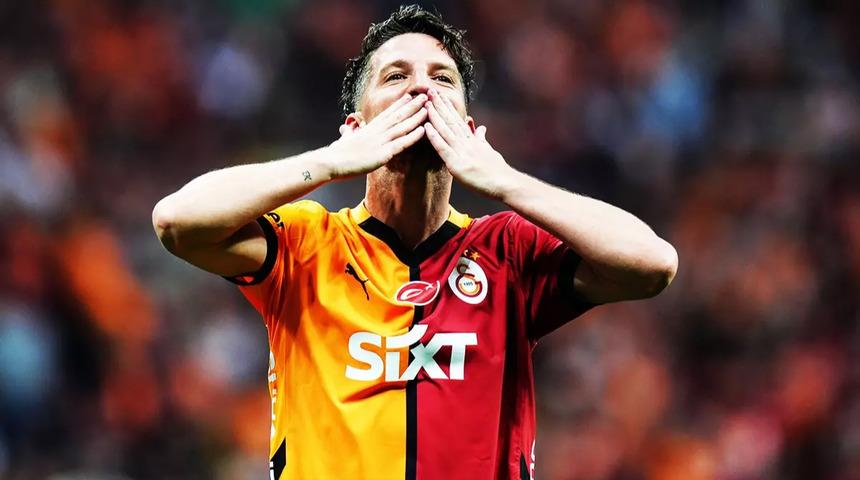 Galatasaray taraftarının sevgilisiydi! Şampiyonluğun ardından futbolu bıraktığını açıkladı