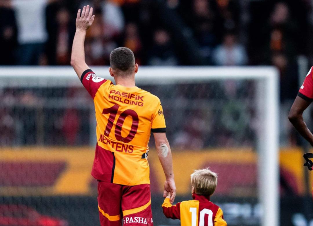 Galatasaray taraftarının sevgilisiydi! Şampiyonluğun ardından futbolu bıraktığını açıkladı 2