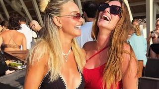 Survivor yorgunluğunu tatilde atıyorlar! Bir anda mayosunun ipi açılınca...