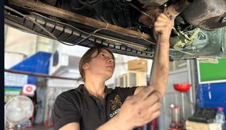 Çırak olarak girdiği sanayide kalfa oldu! İncilay tek başına motor tamir ediyor; 'Kadın eli değdikten sonra farklı oldu'