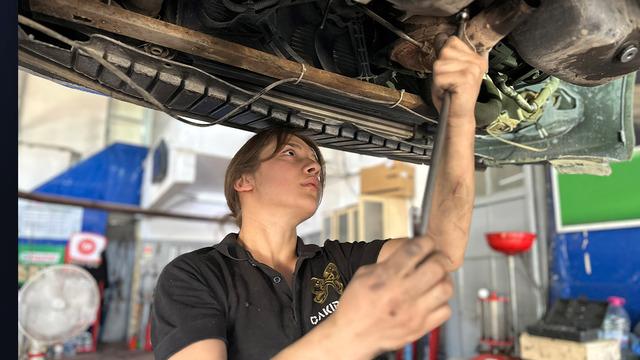 Çırak olarak girdiği sanayide kalfa oldu! İncilay tek başına motor tamir ediyor; 'Kadın eli değdikten sonra farklı oldu'