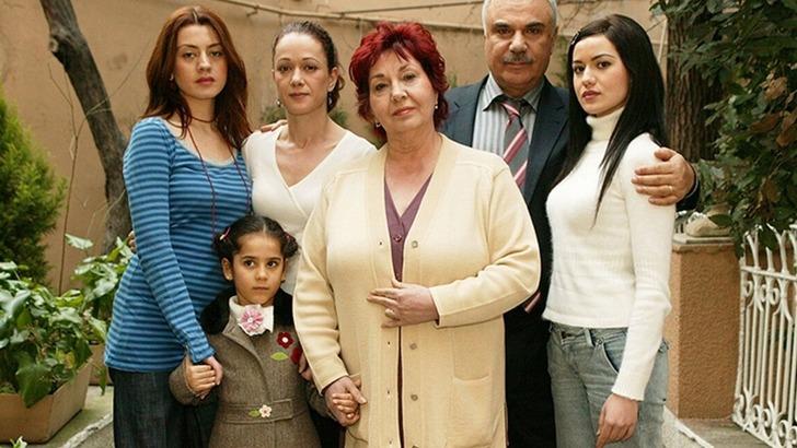 Söyle bakalım, hangi diziyi hala açıp açıp izliyorsun?