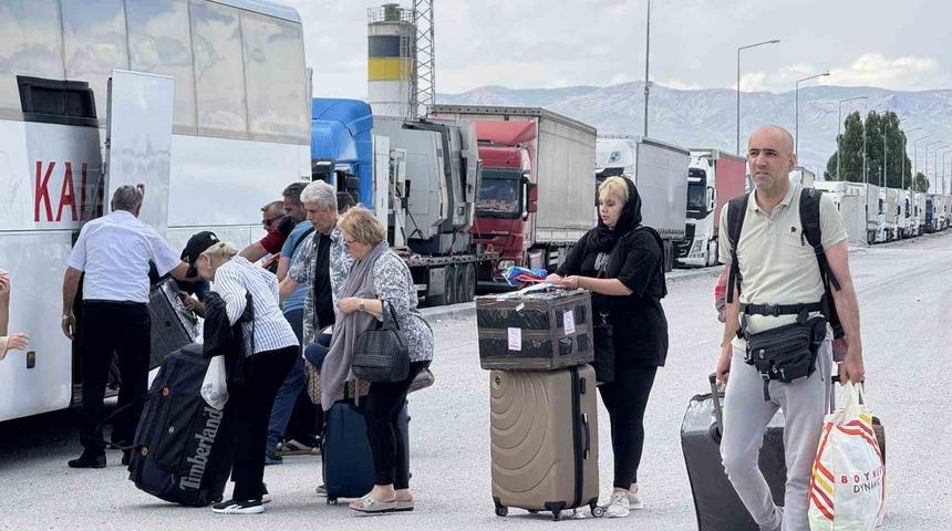 Gürbulak Sınır Kapısı’nda hava sahası etkisi: Karayolu tercih ediliyor