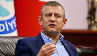 CHP Genel Başkanı Özgür Özel canlı yayında oran verdi! Masasındaki son anketi açıkladı: 'AK Parti'yle fark....