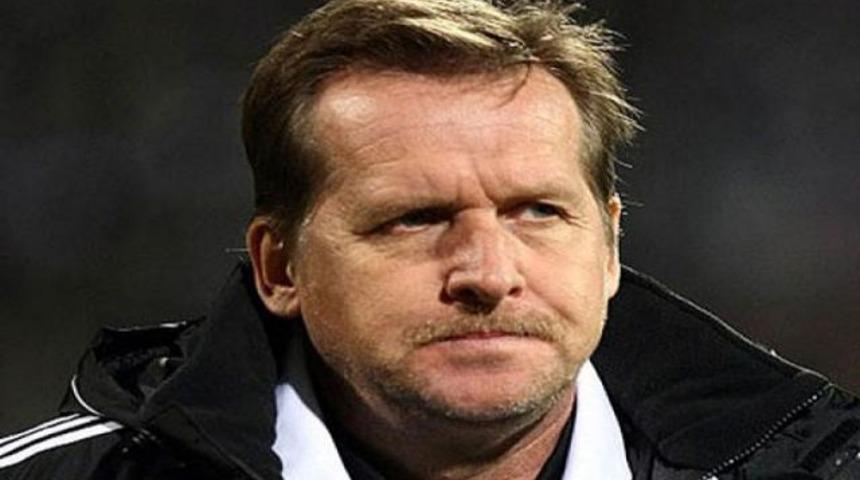 Futbolcular Schuster'e k&ouml;p&uuml;rd&uuml;!