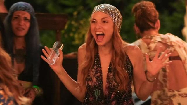 Nilperi Şahinkaya set için gidilen Fethiye'de olay çıkardı! Fırat Çelik'e bardak fırlattı, Şebnem Bozoklu sandalyeden düştü