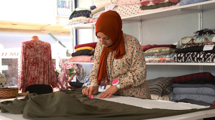 Hayallerini ger&ccedil;ekleştirdi: Dikiş kursu alan kadın, kendi işinin patronu oldu