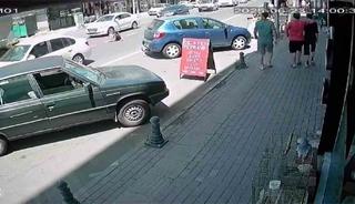 Otomobilin bisikletli çocuğa çarpma anı kamerada