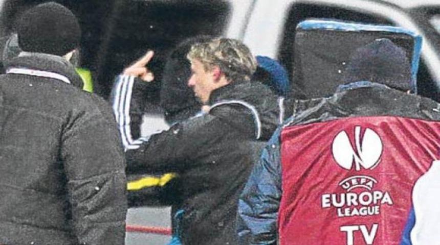 Guti taraftara hareket &ccedil;ekti! (Video)