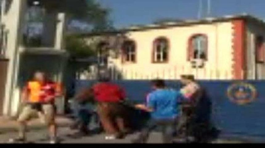 Lin&ccedil; edilmek istenen F.Bah&ccedil;eli'yi jandarmalar kurtardı