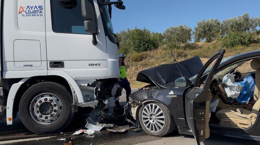 Bursa’da otomobil ile tır çarpıştı: 1 ölü, 2 ağır yaralı